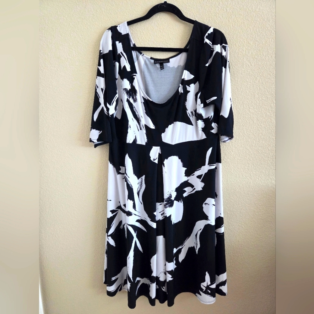 Black and White Abstract Print Dress